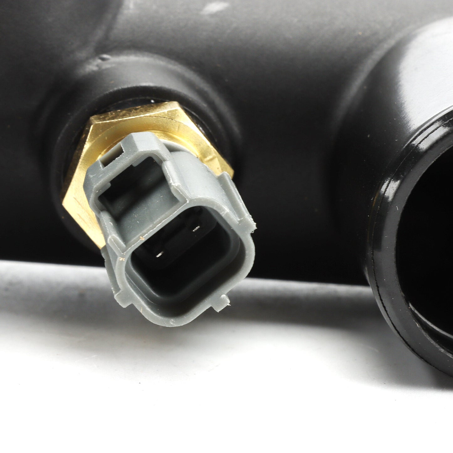1PC LNA1600AA Thermostat Cover Outlet Pipe w/Sensor for Jaguar XK8 XJR XJ8 4.0L