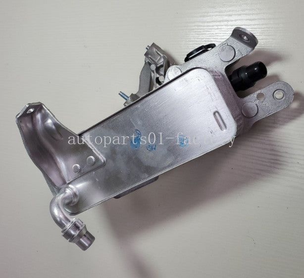 17218514515Engine Automatic Oil Cooler for BMW X3 X4 xDriver 430i 2.0L 2018-2023