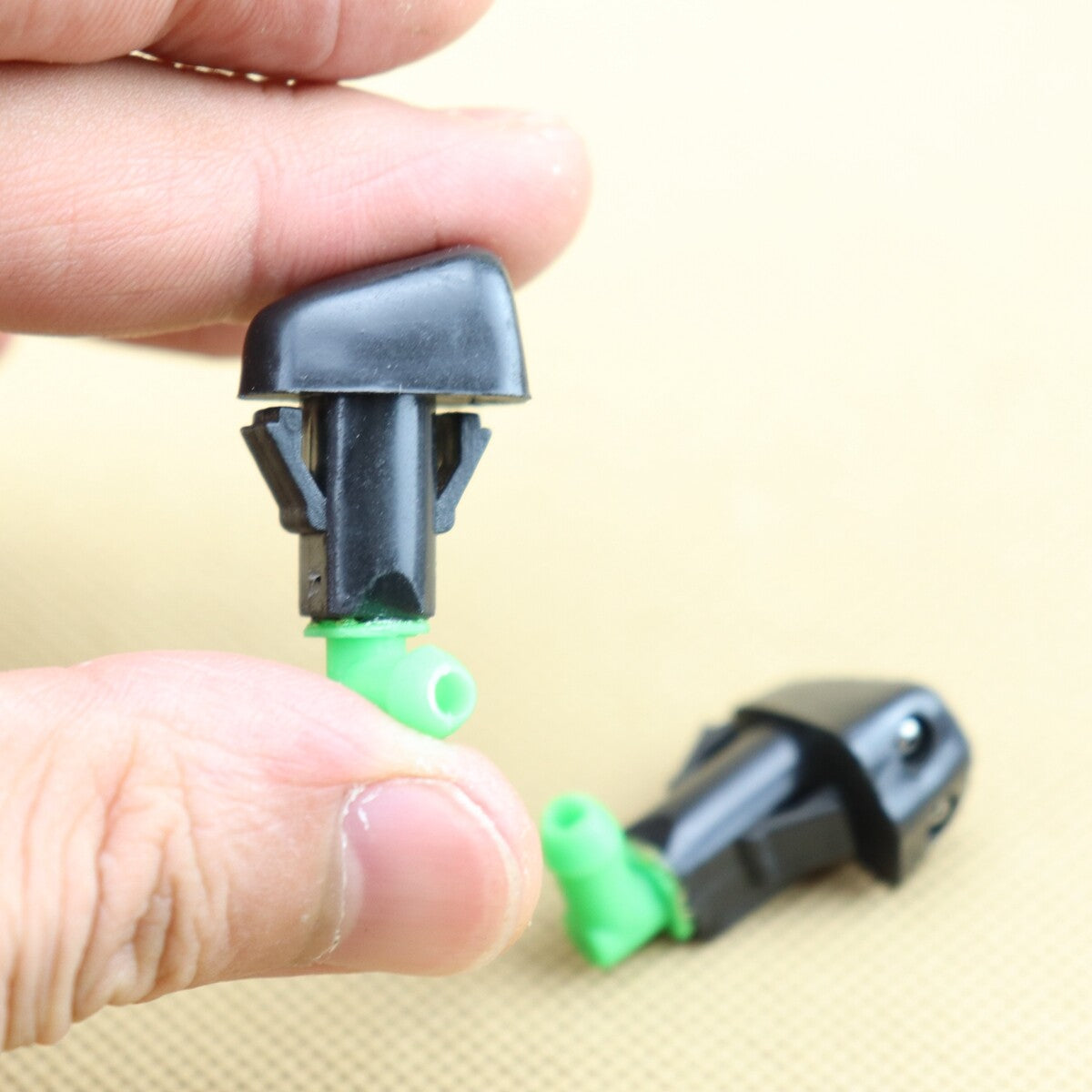 Suitable for 1998-2002 for Honda Accord S84 C02 2-piece windshield washer spray nozzle.