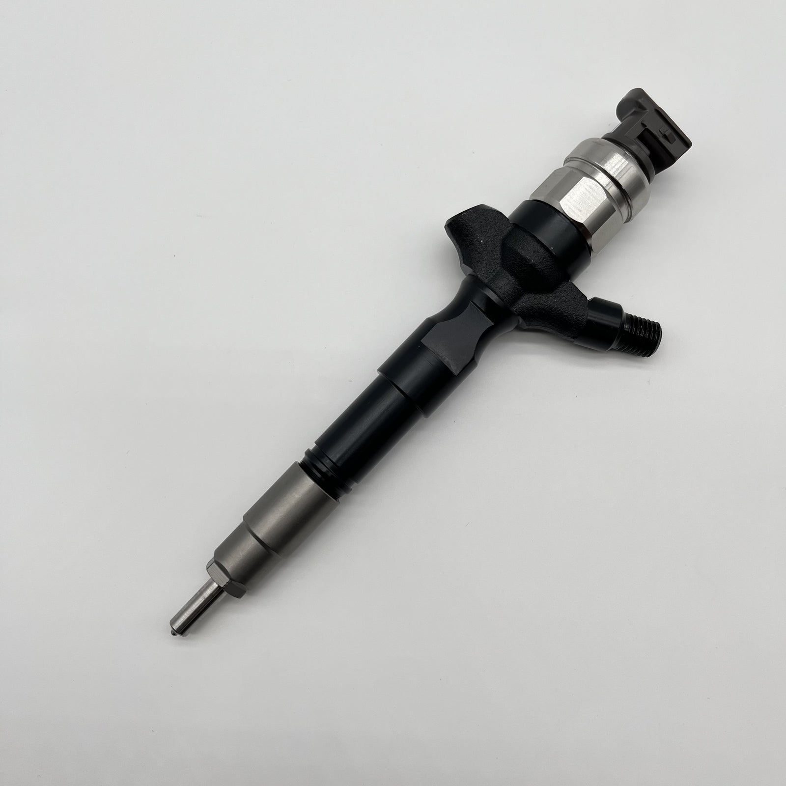 Common Rail Fuel Injectors Nozzle 095000-6770 23670-39145 for Toyota Hiace HILUX