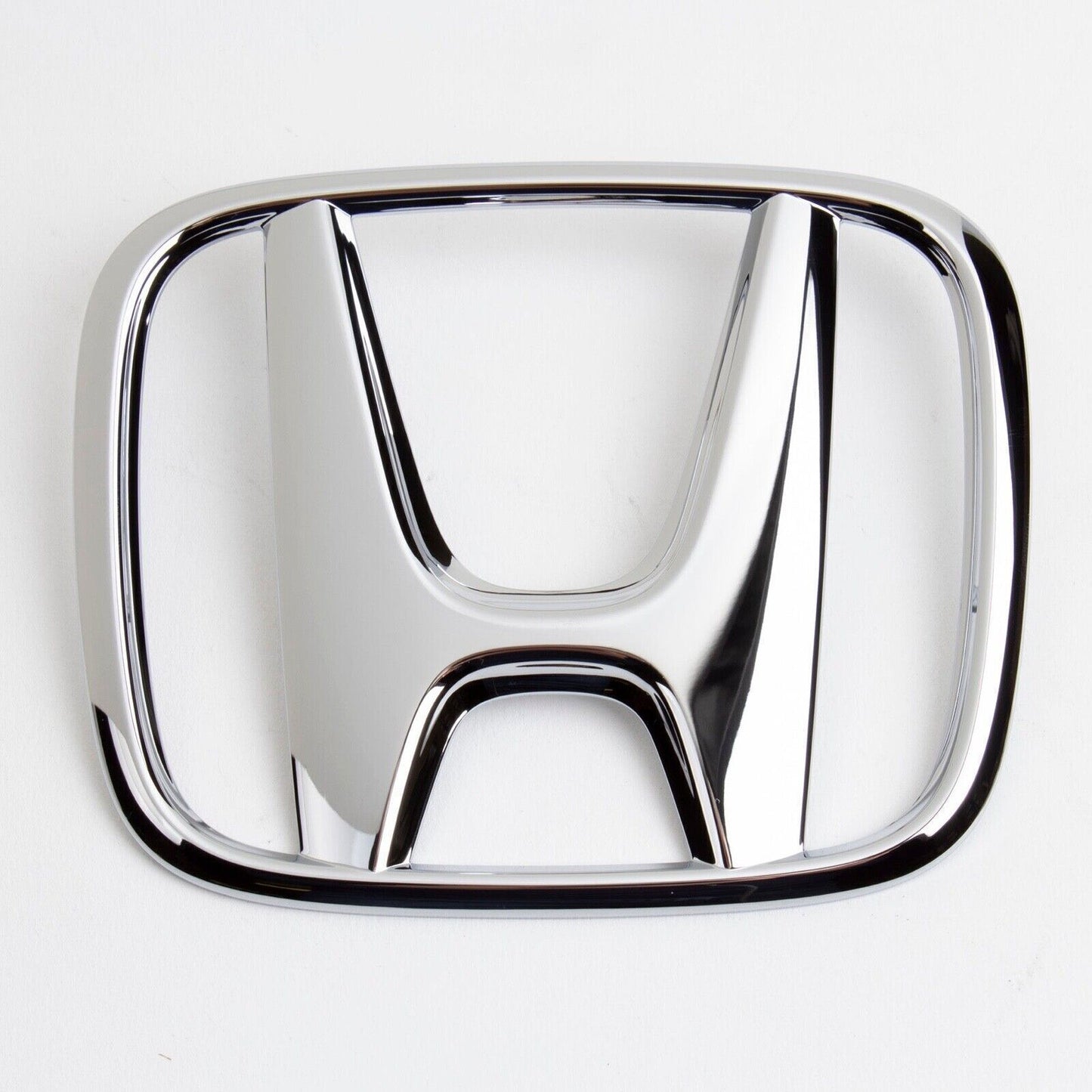 Silver H badge on the front grille with chrome trim suitable for Accord 2008 - 2015 EX LX