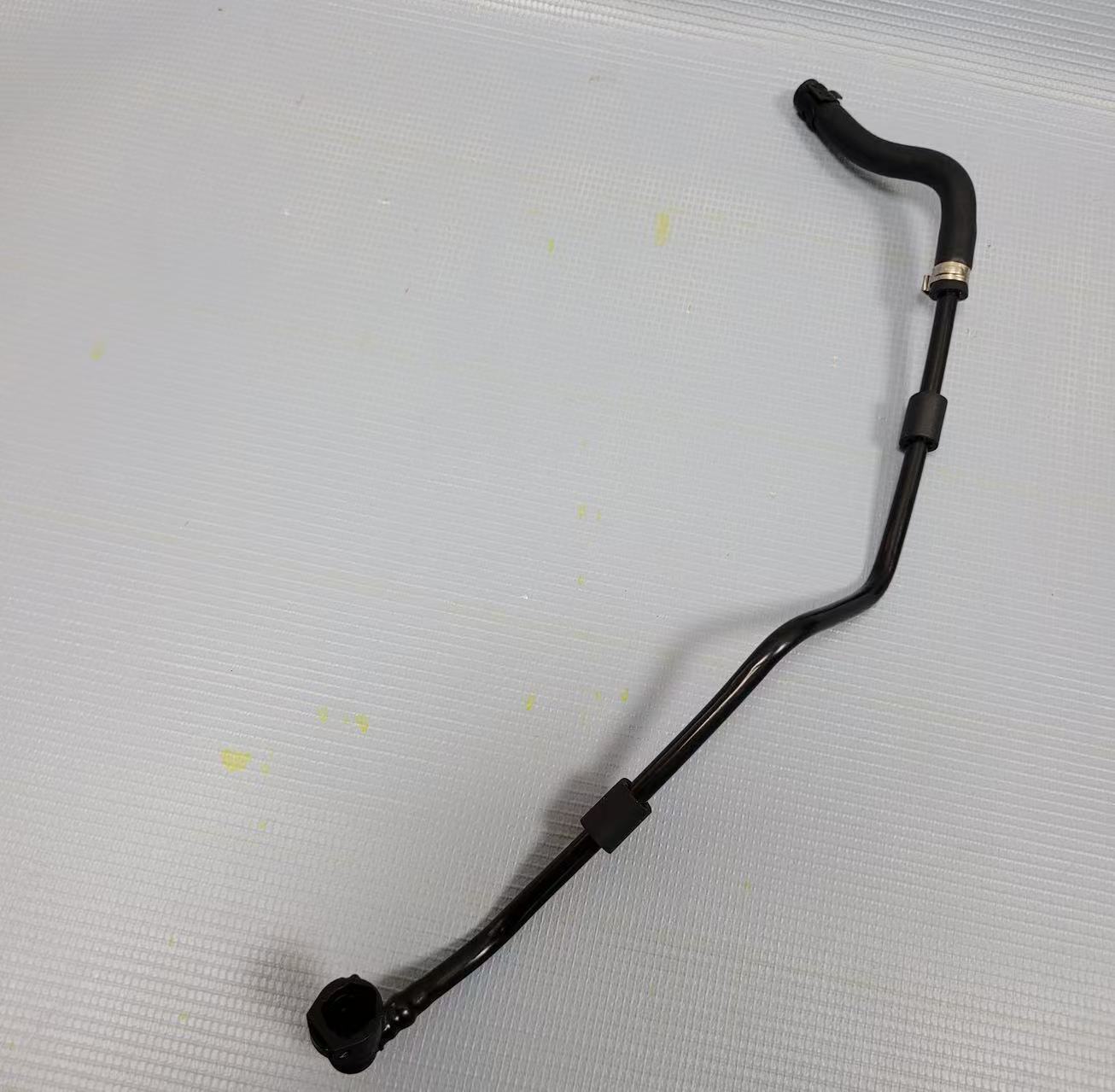 95B121447E Engine Coolant Reservoir Hose for Porsche Macan 3.0/3.6T 14-18