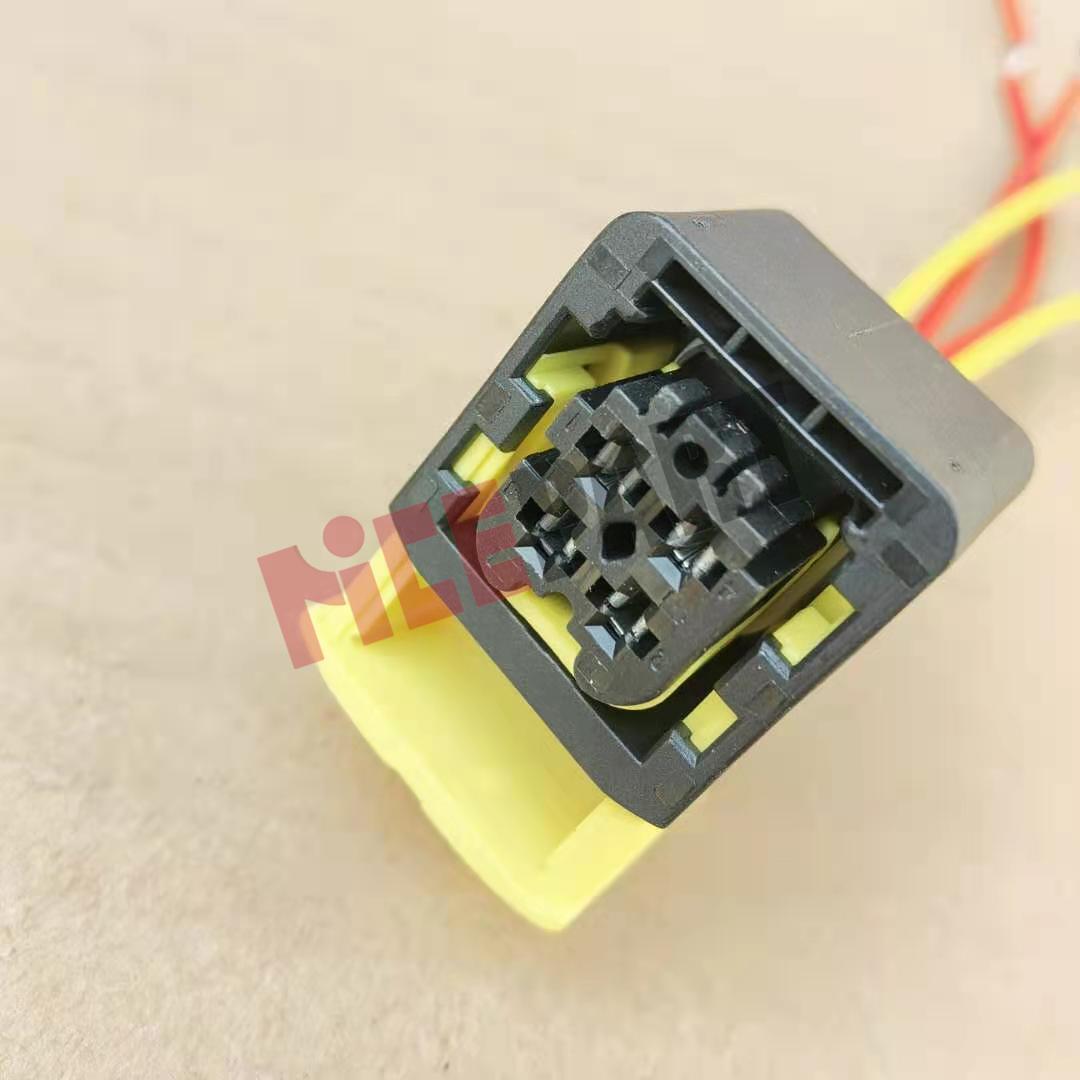 The connector plug and socket of the wiring harness are suitable for NOx sensors.