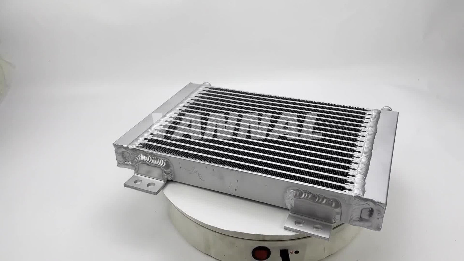 The all-new U30 oil cooler RC411-64050 is suitable for Kubota diesel engines.