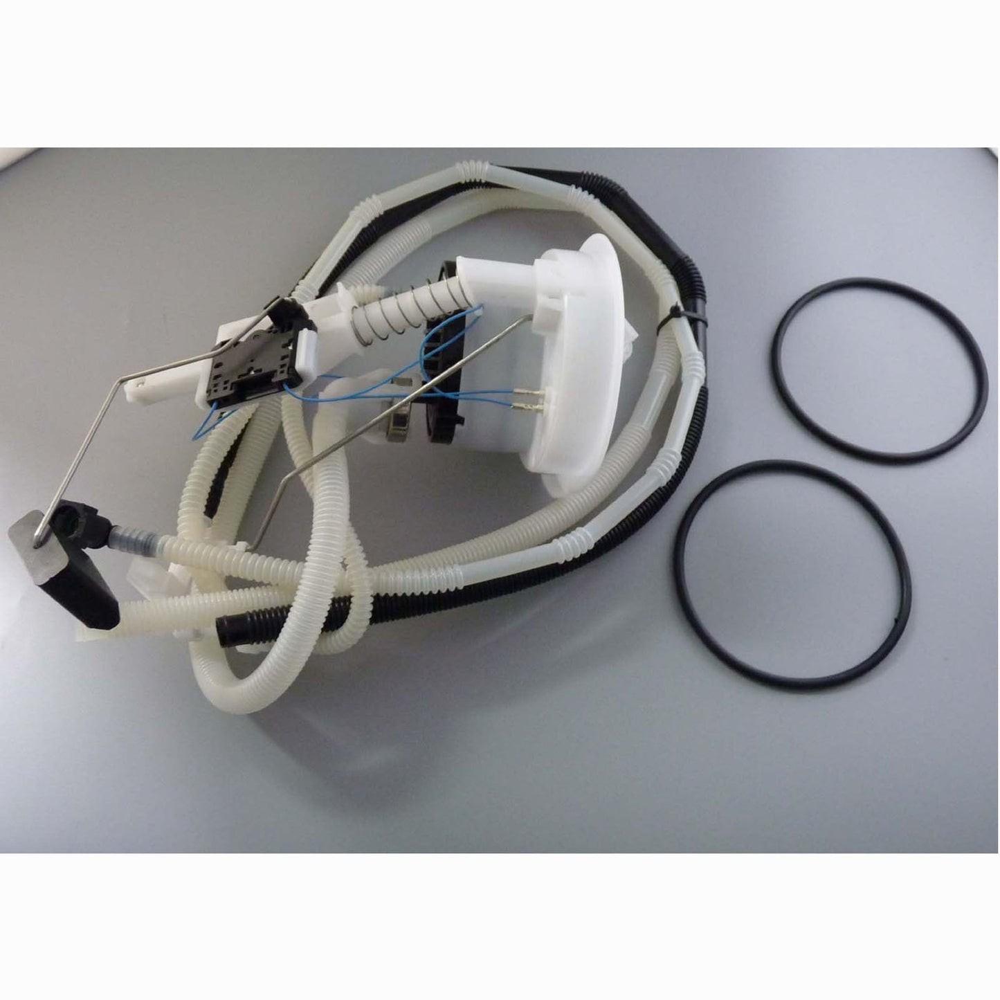 Fuel filter with oil level transmitter and pressure regulator suitable for BMW 328i and 335i.