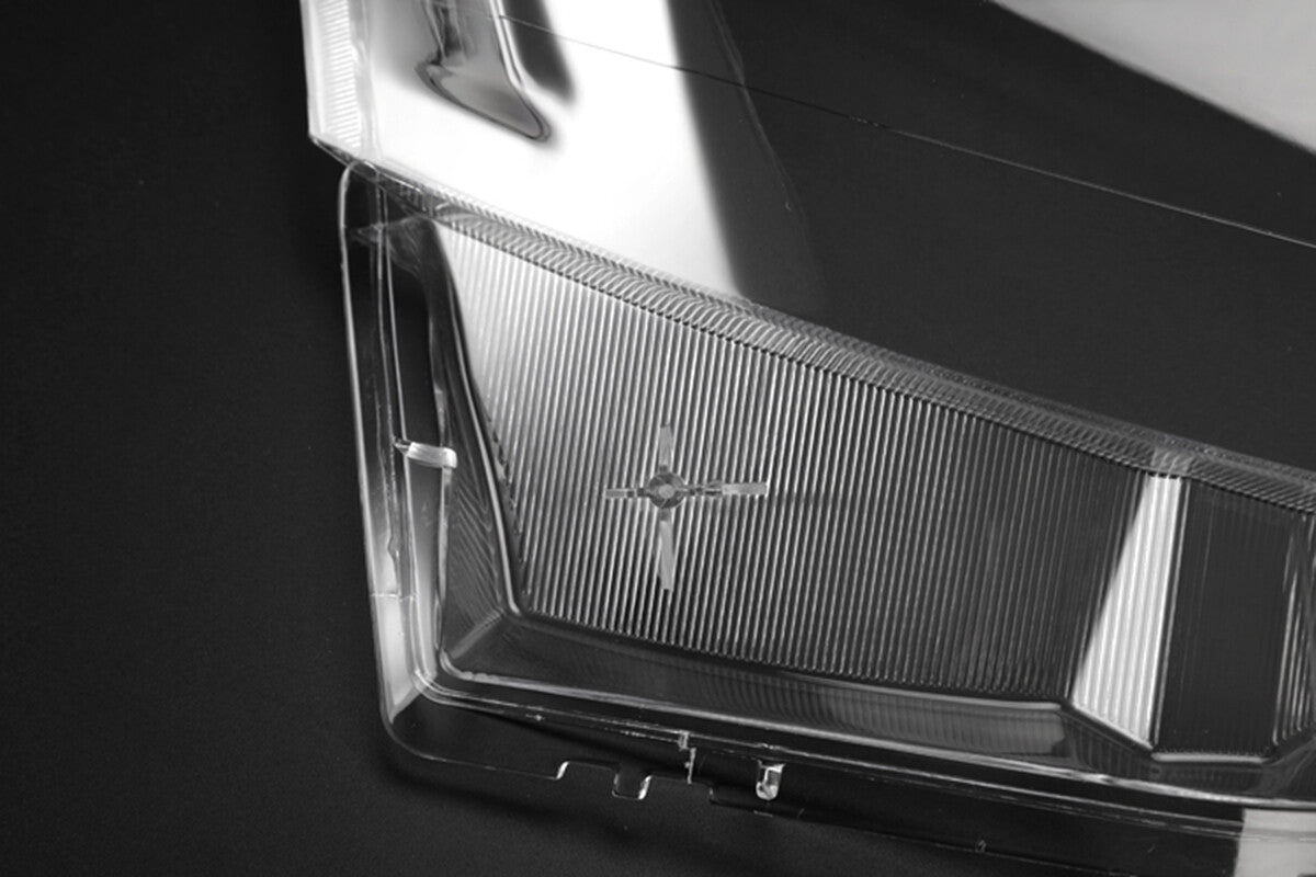 Right front headlight lens protective cover, ABS, suitable for Lexus IS250 IS300 IS350 (2006-2012).