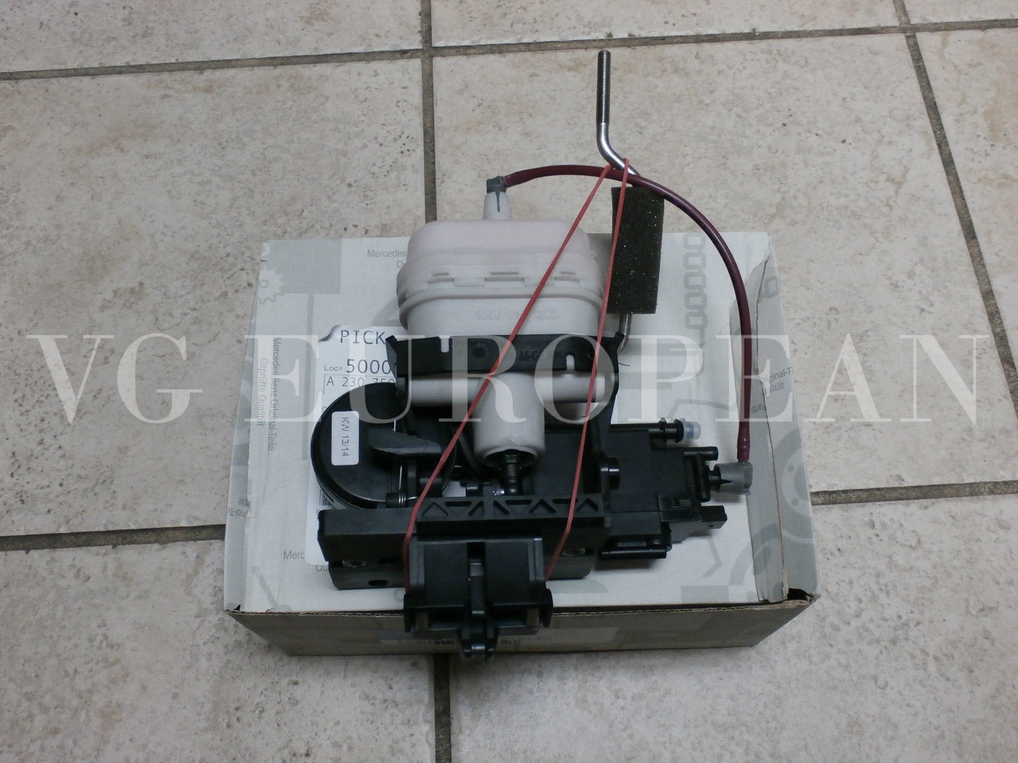 Brand new SL500/SL550 trunk latch actuators for Mercedes-Benz R230 SL-Class.