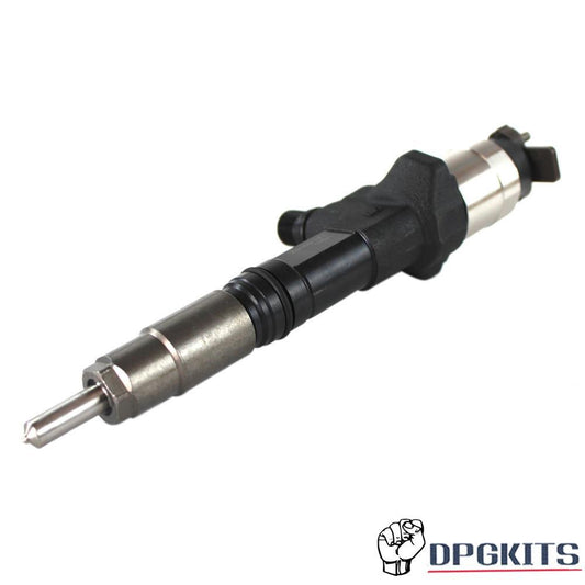 Fuel injectors 095000-6800 1J500-53050 are suitable for Kubota V3800DI engines.
