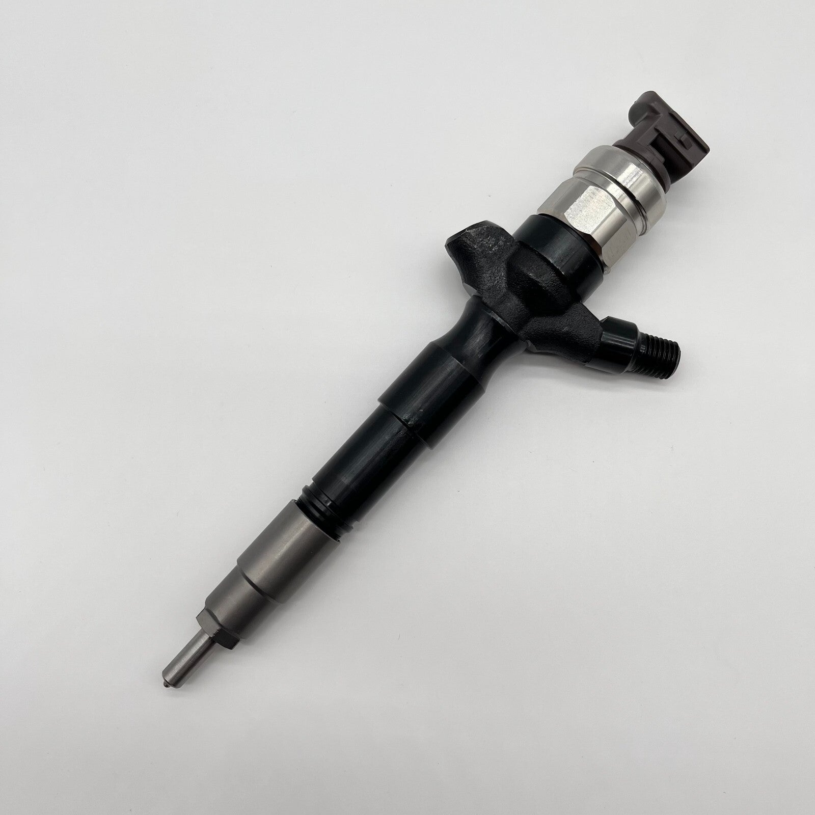 095000-5930 Common Rail Fuel Injector Assembly 23670-09060 for Toyota HILUX
