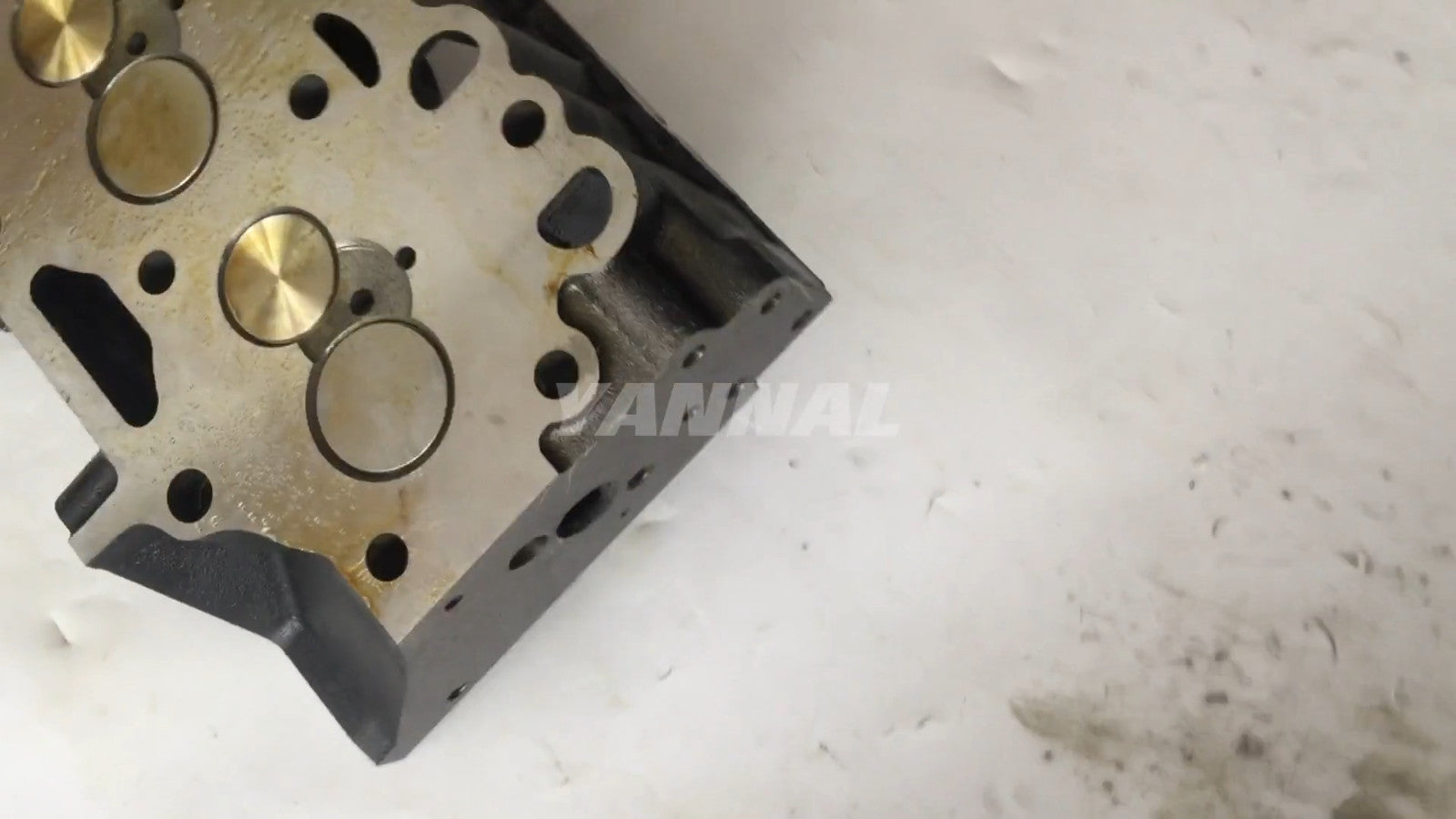 The all-new D7E cylinder head assembly is suitable for Volvo engine parts.