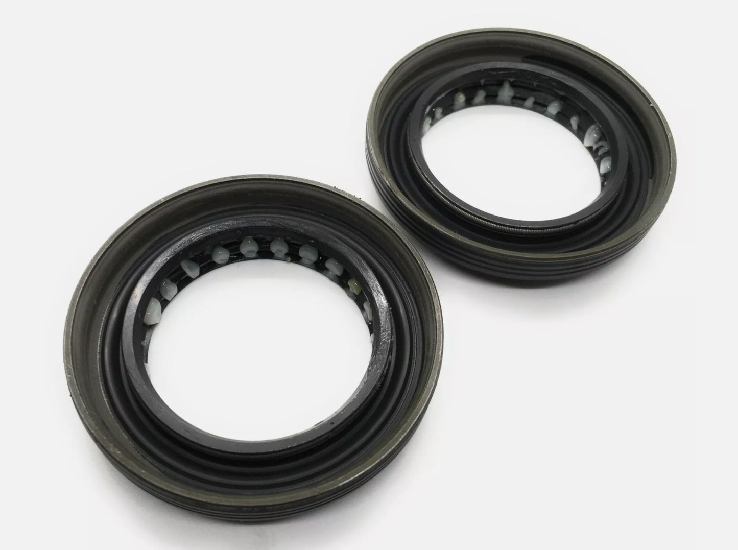Rear Axle Seal Dana 44 Fits Many for Jeep  for Nissan 43252-7S200 Pair
