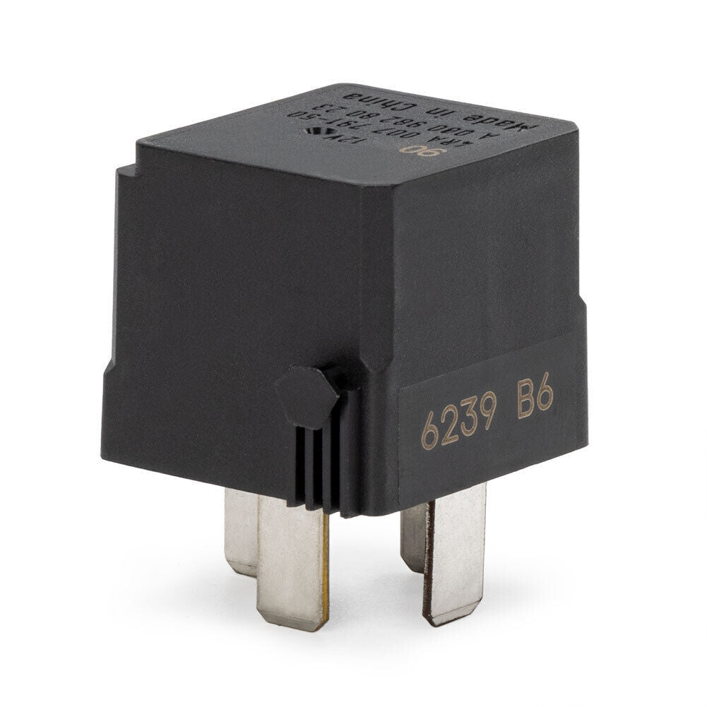 One fuel pump relay suitable for Mercedes -AMG E300, for Porsche 928 C230 CL500, for Saab A0009828023