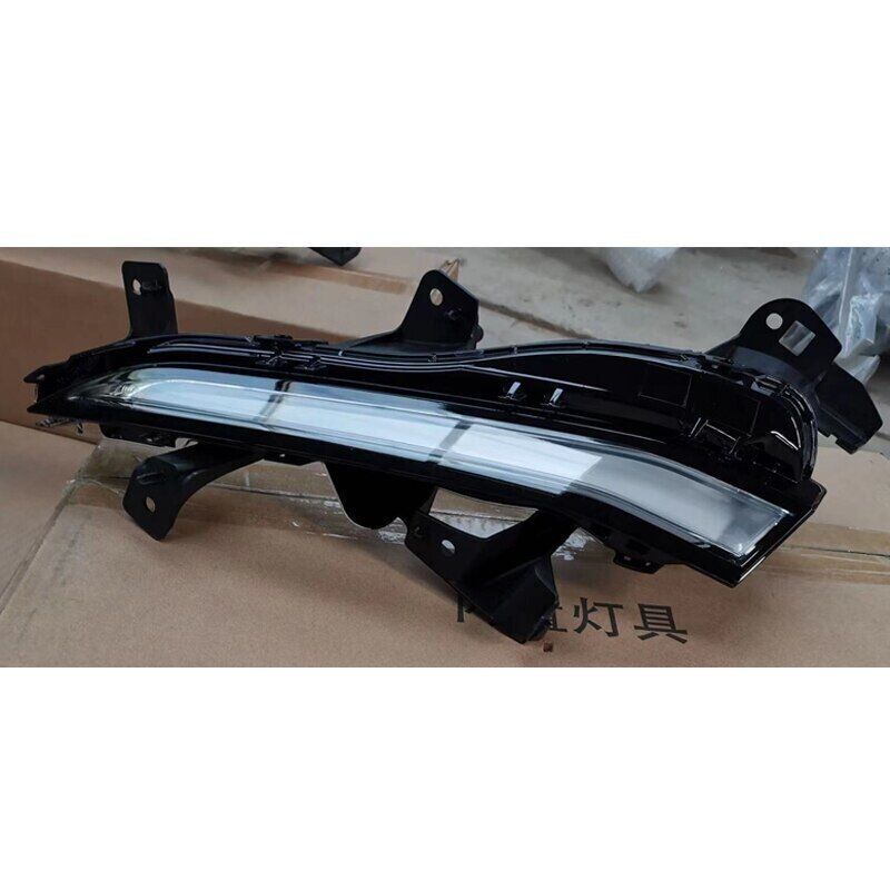 Front right DRL LED turn signal fog light applicable to for Peugeot 508L 2019 2020