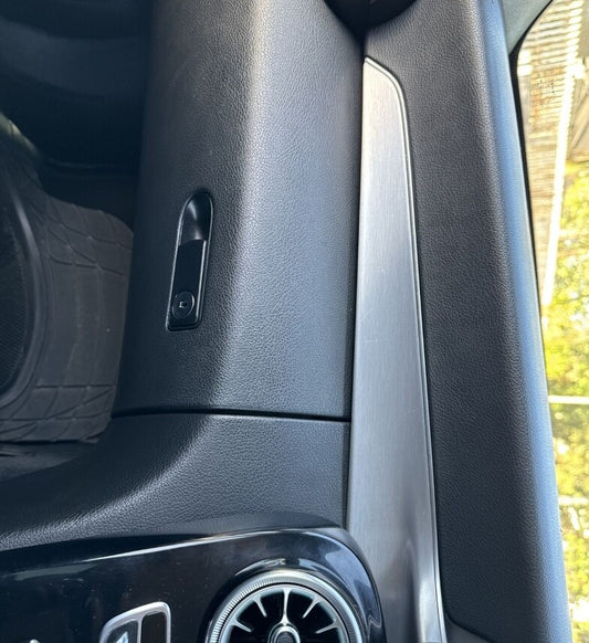 The right driving passenger blade atmosphere lamp