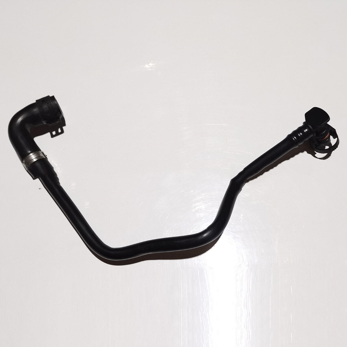 Crankcase vent hose 94810524504 is suitable for Porsche for Cayenne 9PA 4.8L 2008-2010.