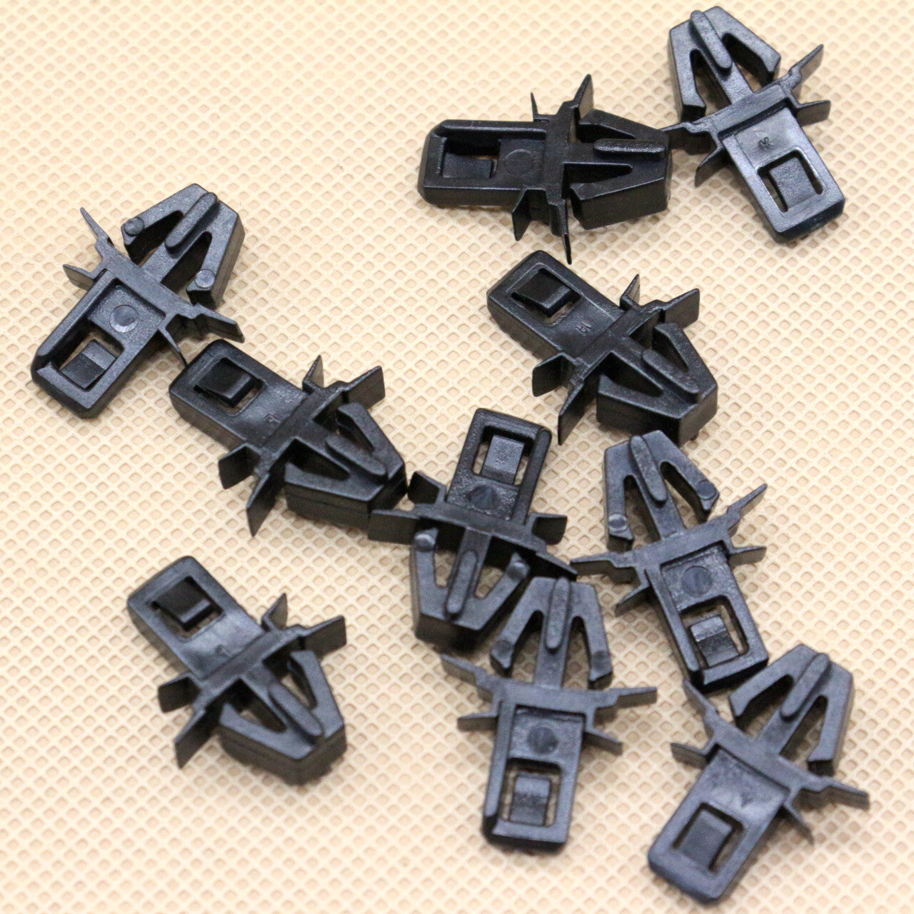 20 Front Bumper Radiator Grille Retainer Hole Panel Clip for Toyota 90904-67021
