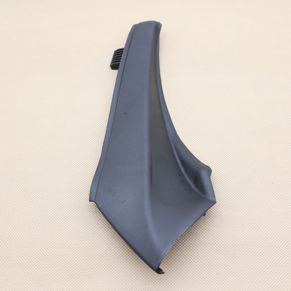 Extended right front grille trim cover 53866-42020, suitable for Toyota Rav4 2013-2018.