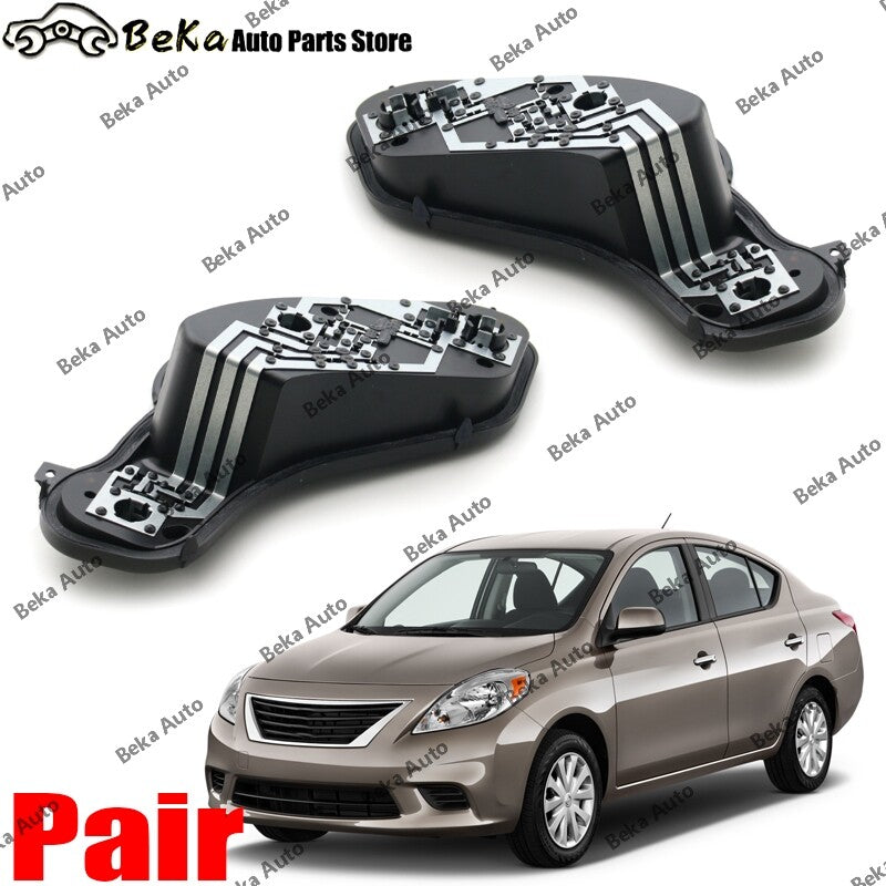 One pair of taillight socket components suitable for Nissan Versa 2012-2018 models.