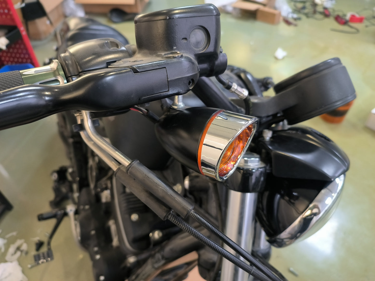 Chrome Turn Signal Light Visor Trim Ring Amber Lens Fit for Harley Touring Dyna